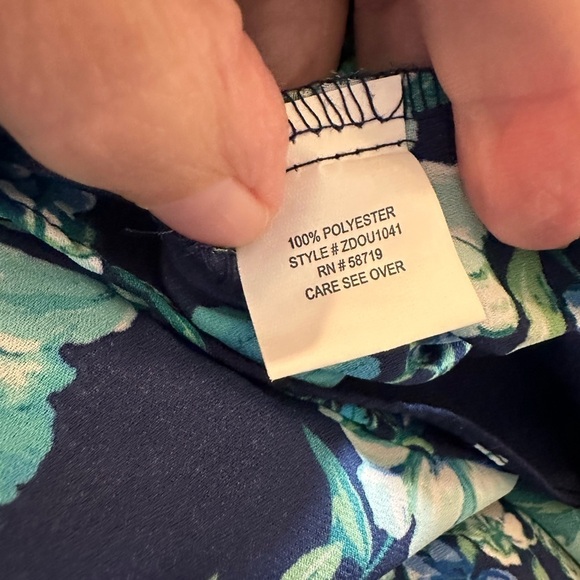 NY Collections Women Blue Floral blouse with split front and button on the back - Picture 7 of 9